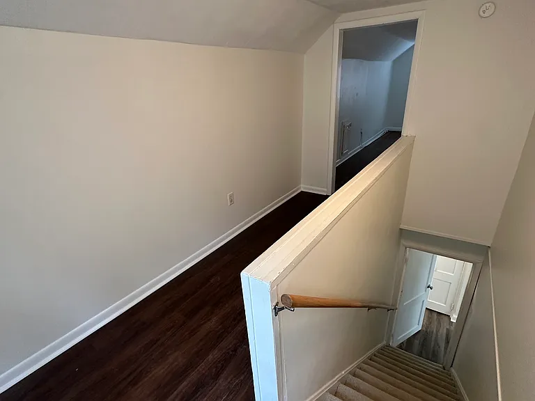 3rd bedroom entry