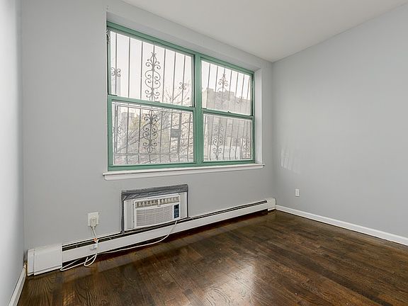 5th image of 109 Moore St APT 3A