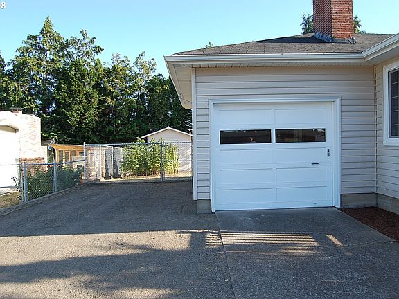 4th image of 4205 NE 48th St