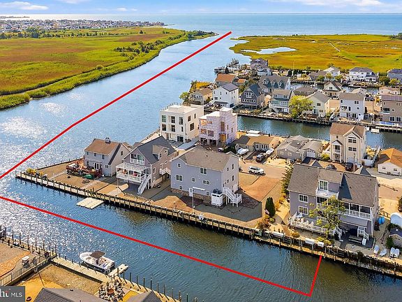 3rd image of 33 Sands Point Rd