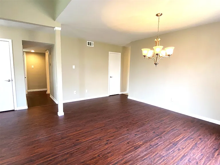 2704 Winding Creek Dr — Photo 3