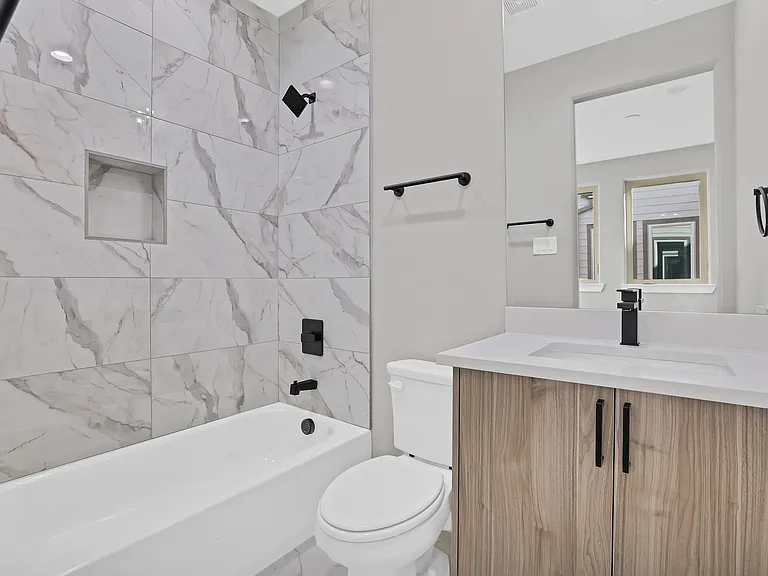 2815 Weisenberger St #201 — Photo 14