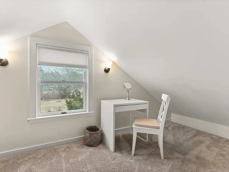 29 Versailles Ave — Photo 38