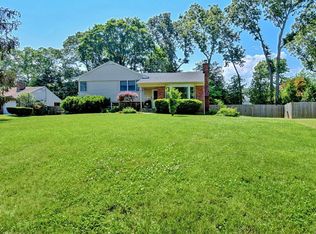 12 Winoka Dr, Huntington Station, NY 11746