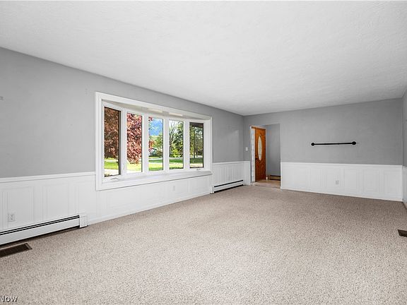 3rd image of 44675 Middle Ridge Rd
