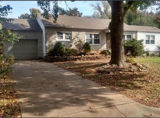 1136 S Stewart Ave, Springfield, MO 65804