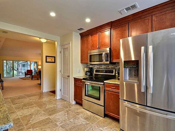 3rd image of 101 Shores Dr #8W