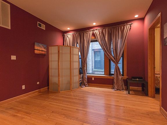 5th image of 712 W Cornelia Ave #1