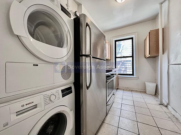 5th image of 121 La Salle St APT 18