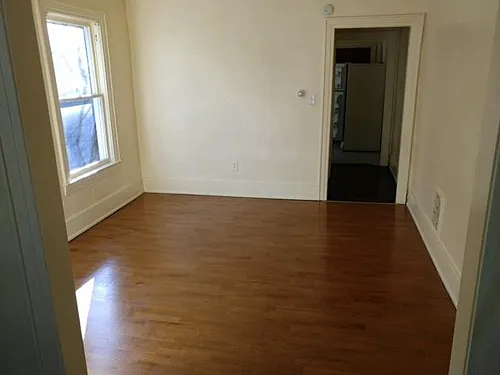 913-915 Springate St #2 Photo 1