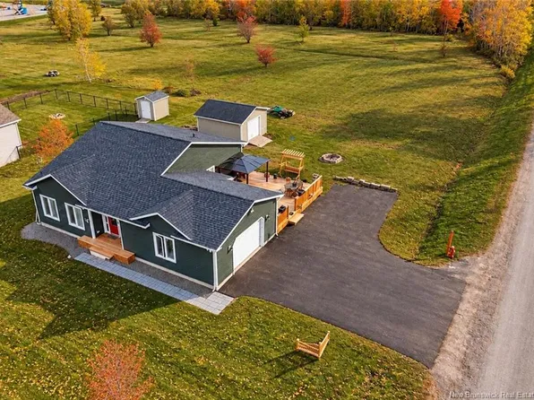 27 Clement Ave, Saint Antoine, NB E4V 1E2