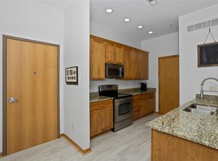 230 S 68th St UNIT 1304, West Des Moines, IA 50266