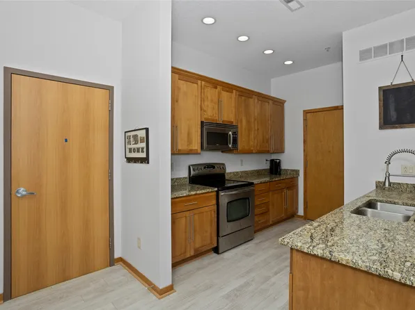 230 S 68th St Unit 1304, West Des Moines, IA 50266