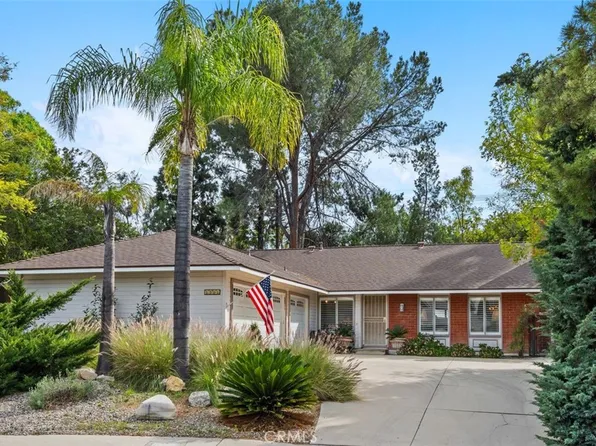 8401 Natalie Ln, Canoga Park, CA 91304