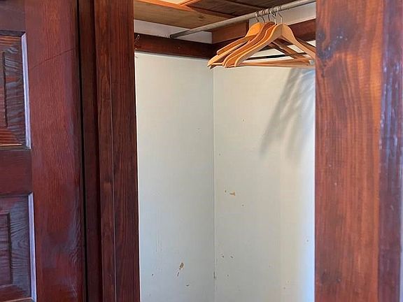 2nd image of 608 Wilson St