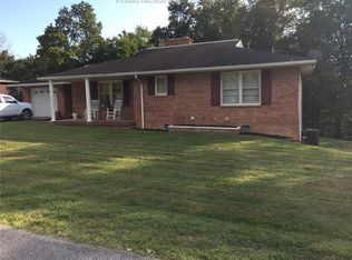 116 Morton Dr, Hamlin, WV 25523