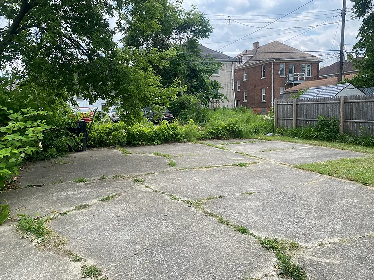 2645 W Grand St — Photo 18