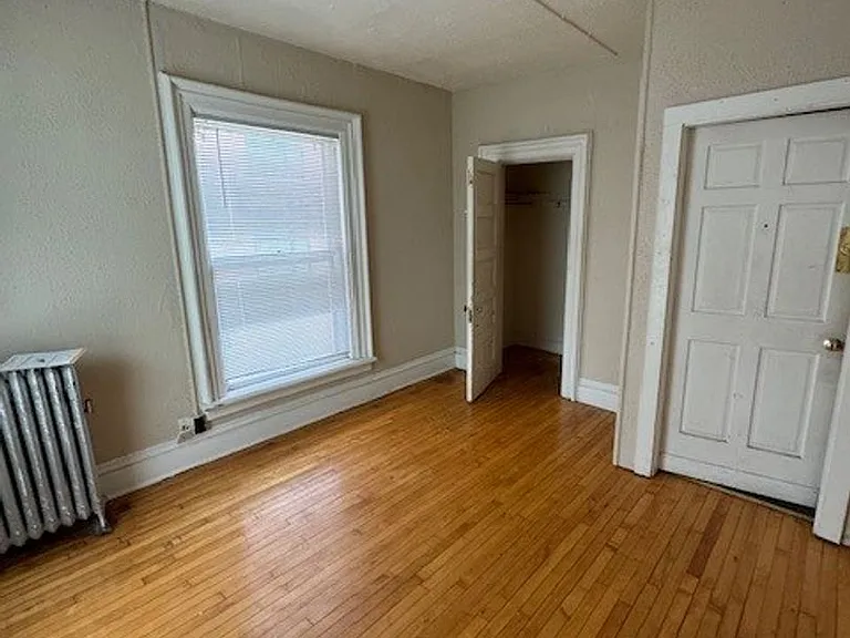 209 E Mifflin St — Photo 7