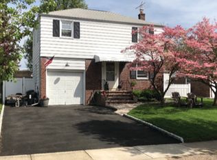 115 Hillman Dr, Elmwood Park, NJ 07407