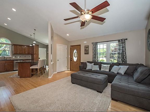 4th image of 8716 Crow Dr