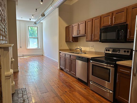 4th image of 1309-11 Main St #202