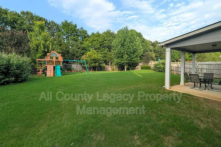 526 Georgia Cir — Photo 15