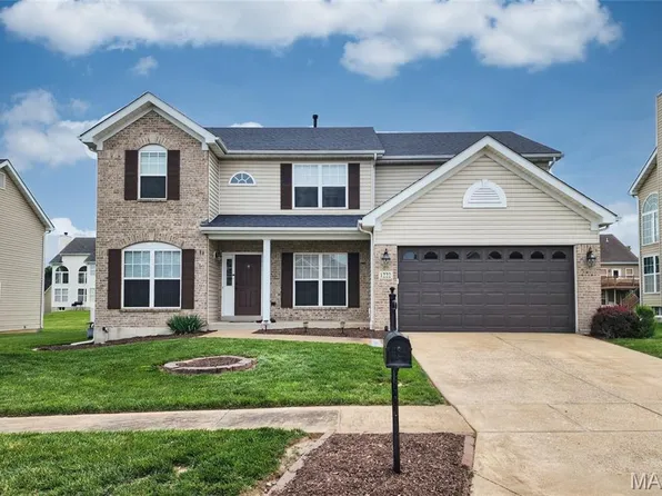 1222 Hermans Lake Dr, Florissant, MO 63034