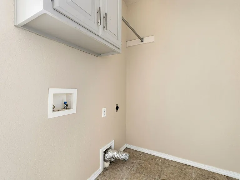 7100 Millennium Dr — Photo 27
