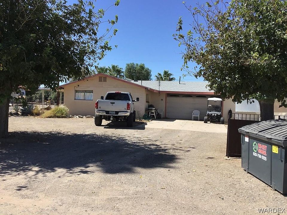 2nd image of 8273 S Olive Ave