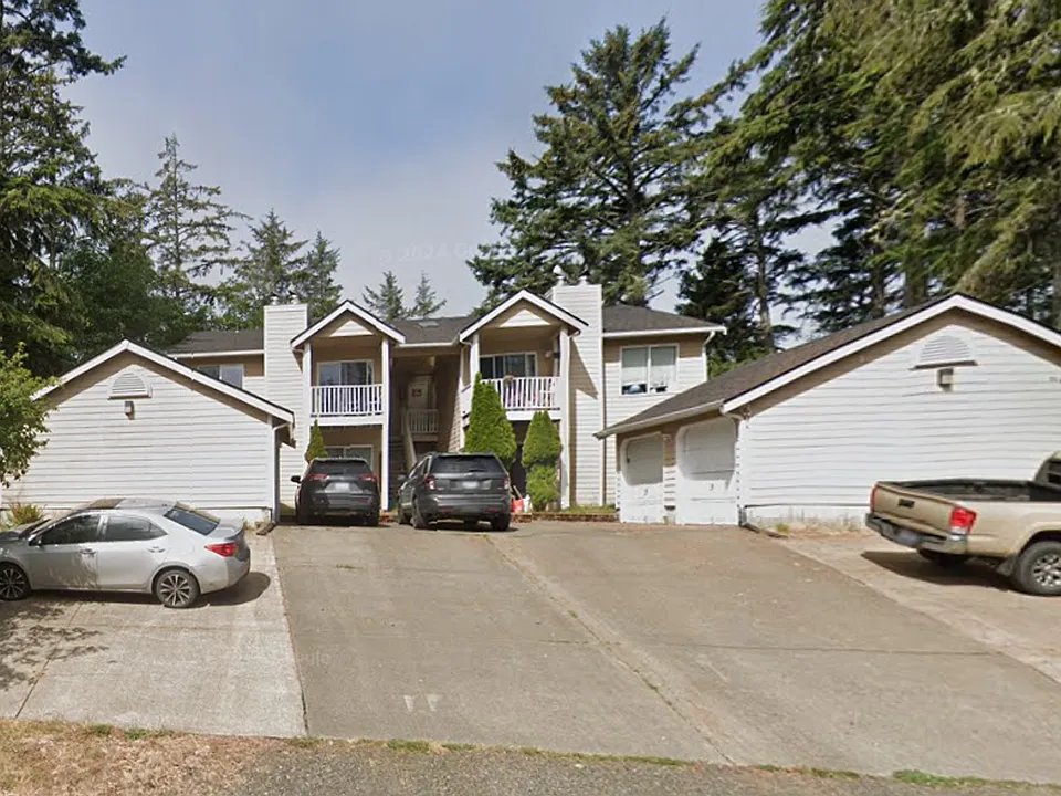 601 Sunset Ave NE #D