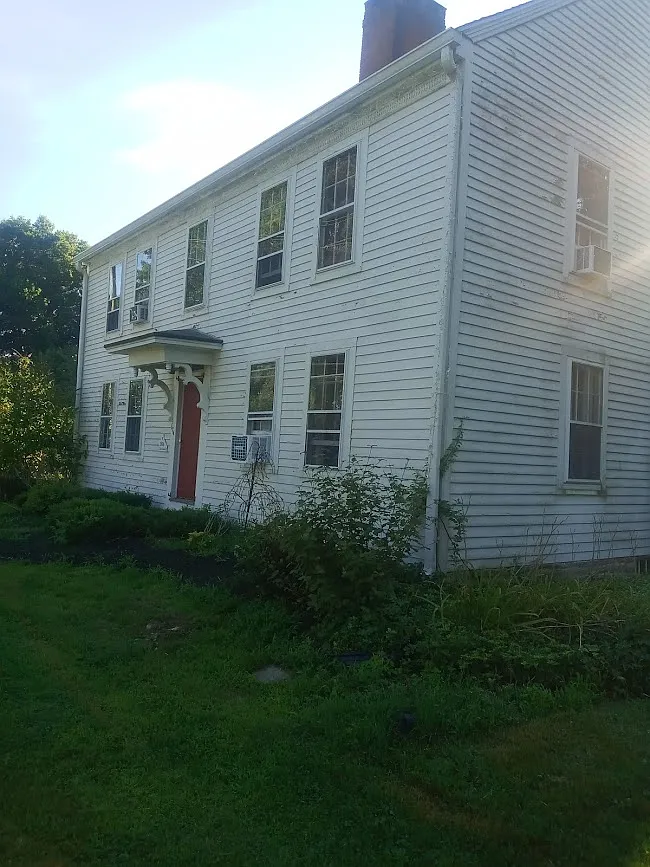 3 bed, 1.5 bath, 2300 sqft, $2,100 — Photo 2