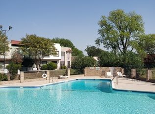 6807 Crown Rdg, San Antonio, TX 78239