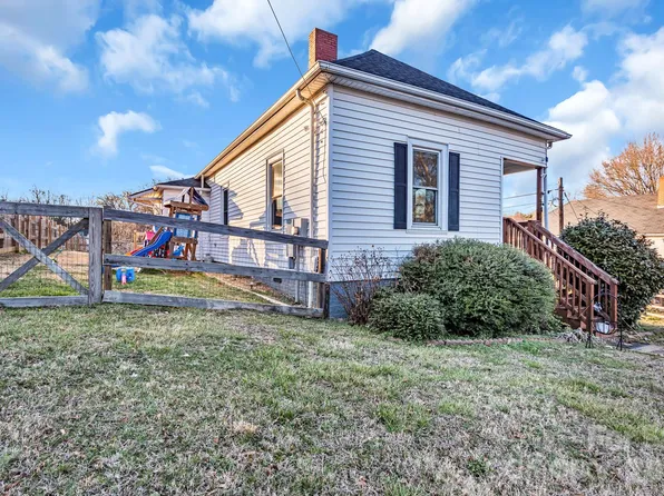 654 Main St SW, Harrisburg, NC 28027