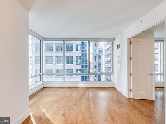 4th image of 1414 S Penn Sq #10G