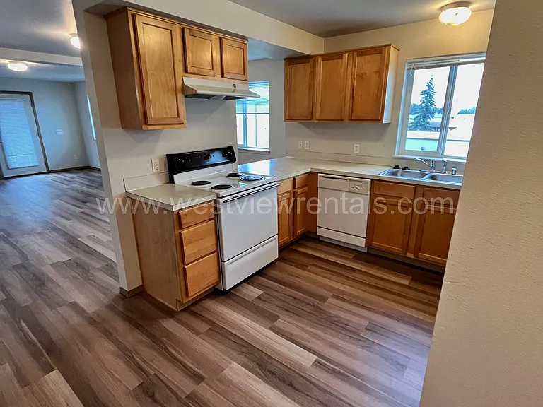 135-139 Prince Ave — Photo 363