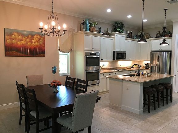 3rd image of 2718 Oak Alley Dr