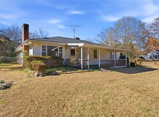 6101 Phelps Cir, Winston Salem, NC 27105