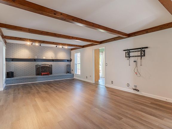 5th image of 3824 Eastbrooke Dr