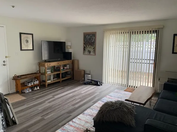 6 Village Rock Ln APT 13, Natick, MA 01760