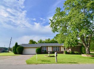 202 Mountain Lake Cir, Rainbow City, AL 35906