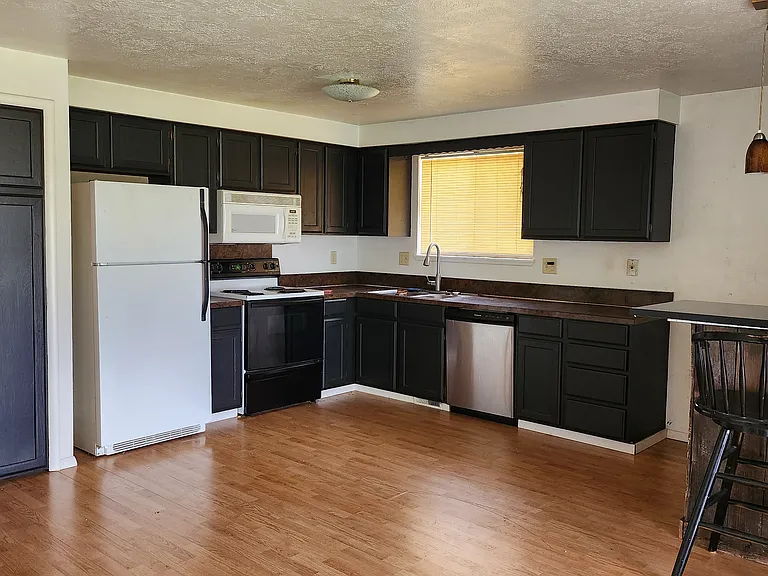 4852 N Sunderland Dr — Photo 8