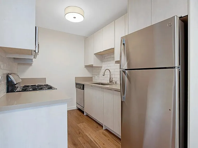 1155 N Madison Ave #11 — Photo 5