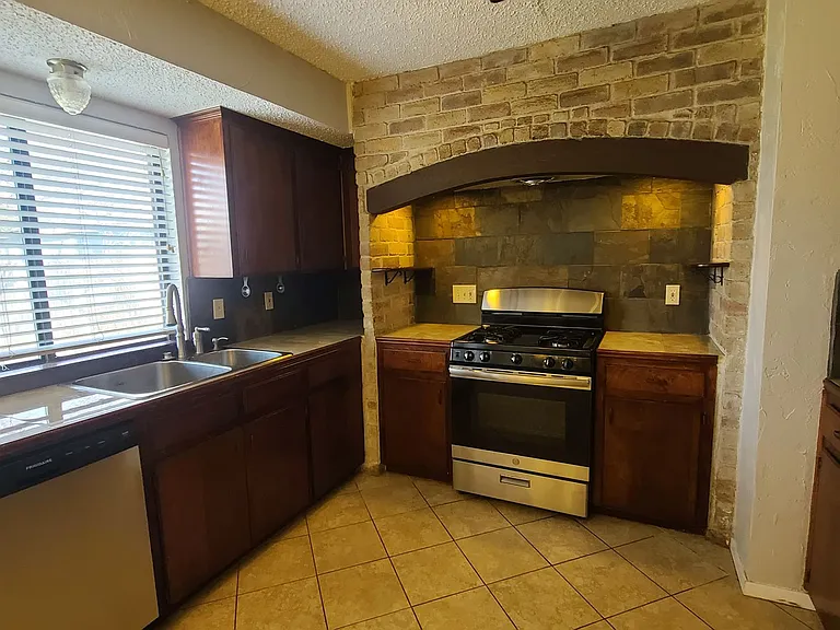 13112 Lamplight Village Ave — Photo 11