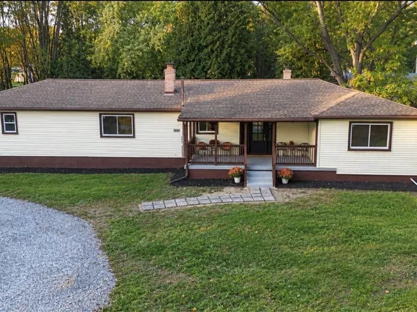 4380 Ophelia St, Newton Falls, OH 44444
