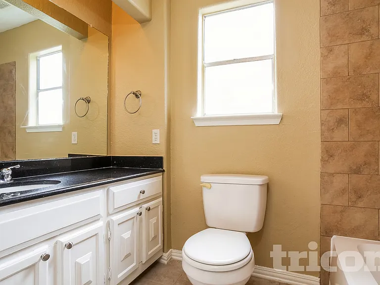 1715 Evesham Dr — Photo 9