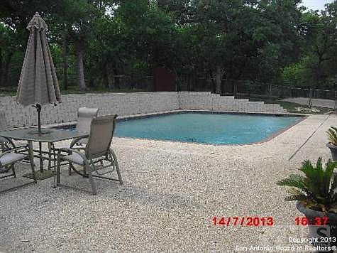 3rd image of 102 Oak Leaf Dr