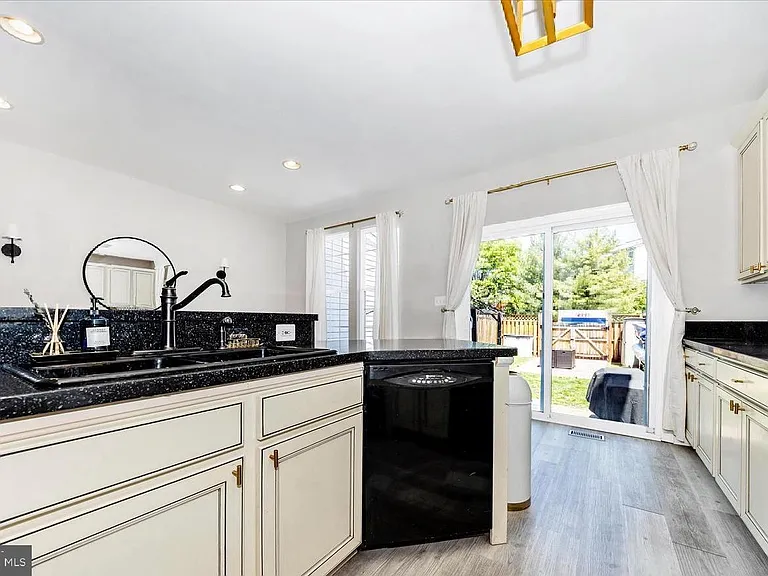 2250 Wetherburne Way — Photo 5
