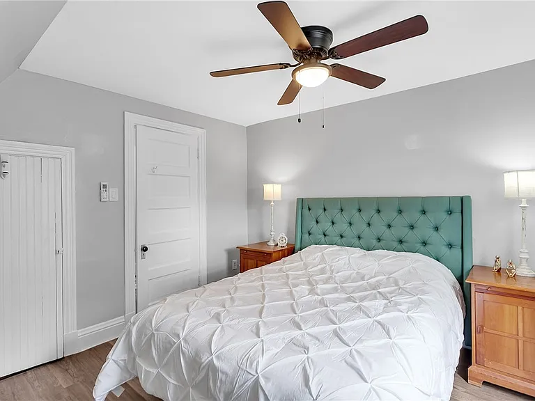 713 Clinton Pl — Photo 29