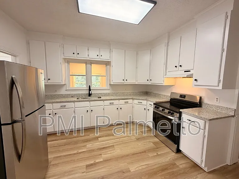 260 8th St #B — Photo 6
