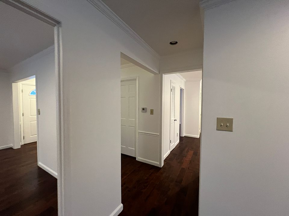 1st image of 11 Woods Hill Dr